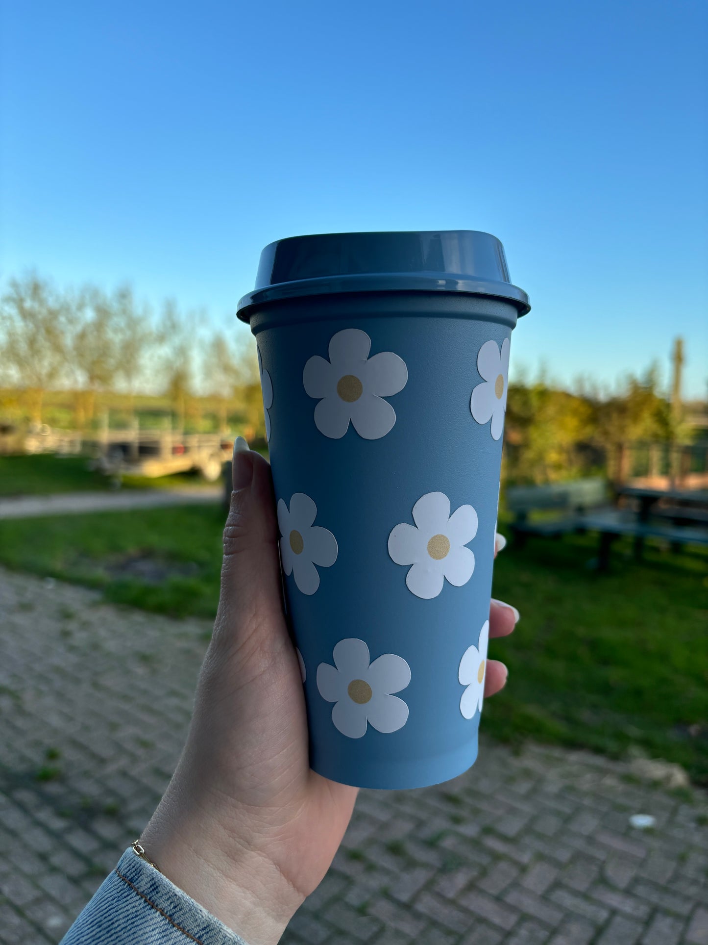 Daisy to go cup