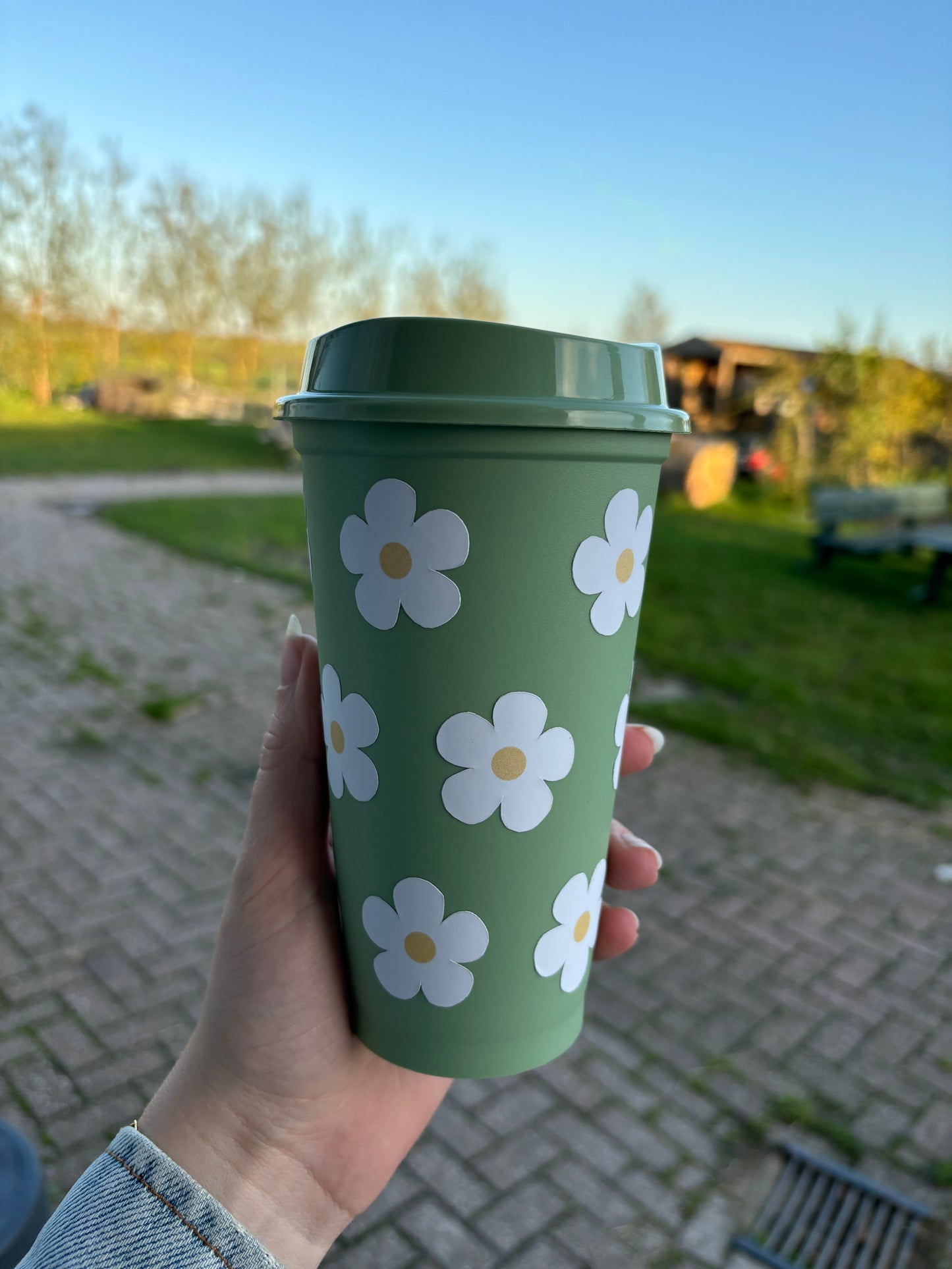 Daisy to go cup